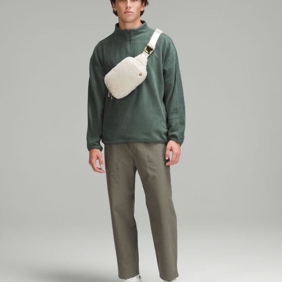 Lululemon white fleece everywhere belt bag NEW - Picture 3 of 5